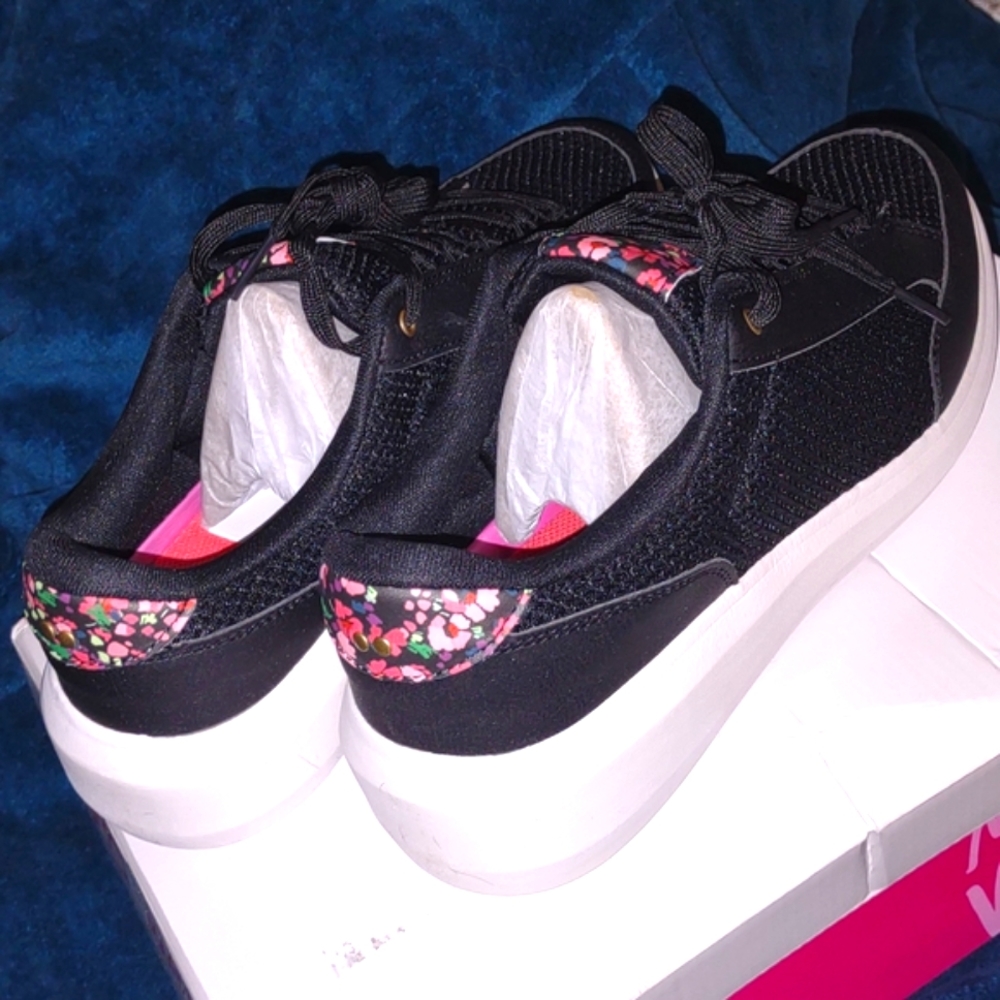 Brand New Ryka Astrid Lace-Up, Black w floral pattern, Sz9. 5
